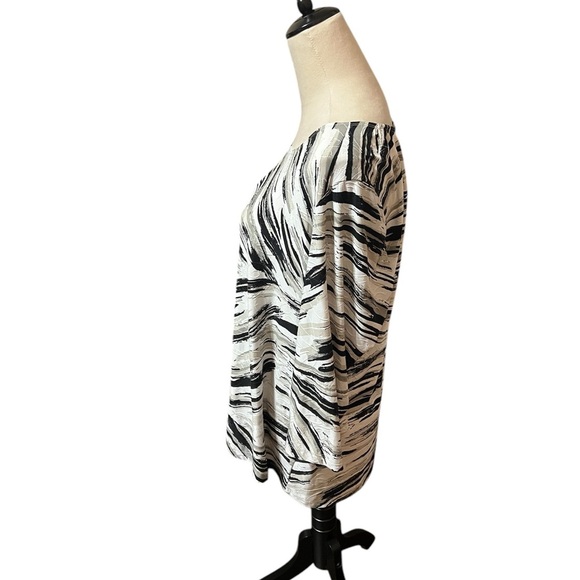 JM Collection, Black & Off White Print, 3/4 Sleeve Top, XL PIT to PIT 22 - Picture 2 of 5